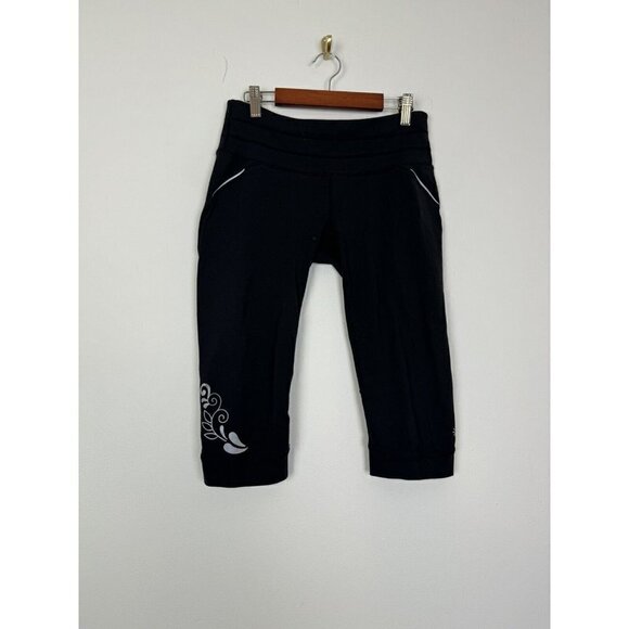 Athleta Black Relay Capri Legging Pants Reflective Floral Size Small - Picture 1 of 7